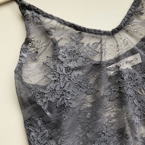 ✨SALE✨LAST •Grey lace layering bodysuit - Picture 3 of 4